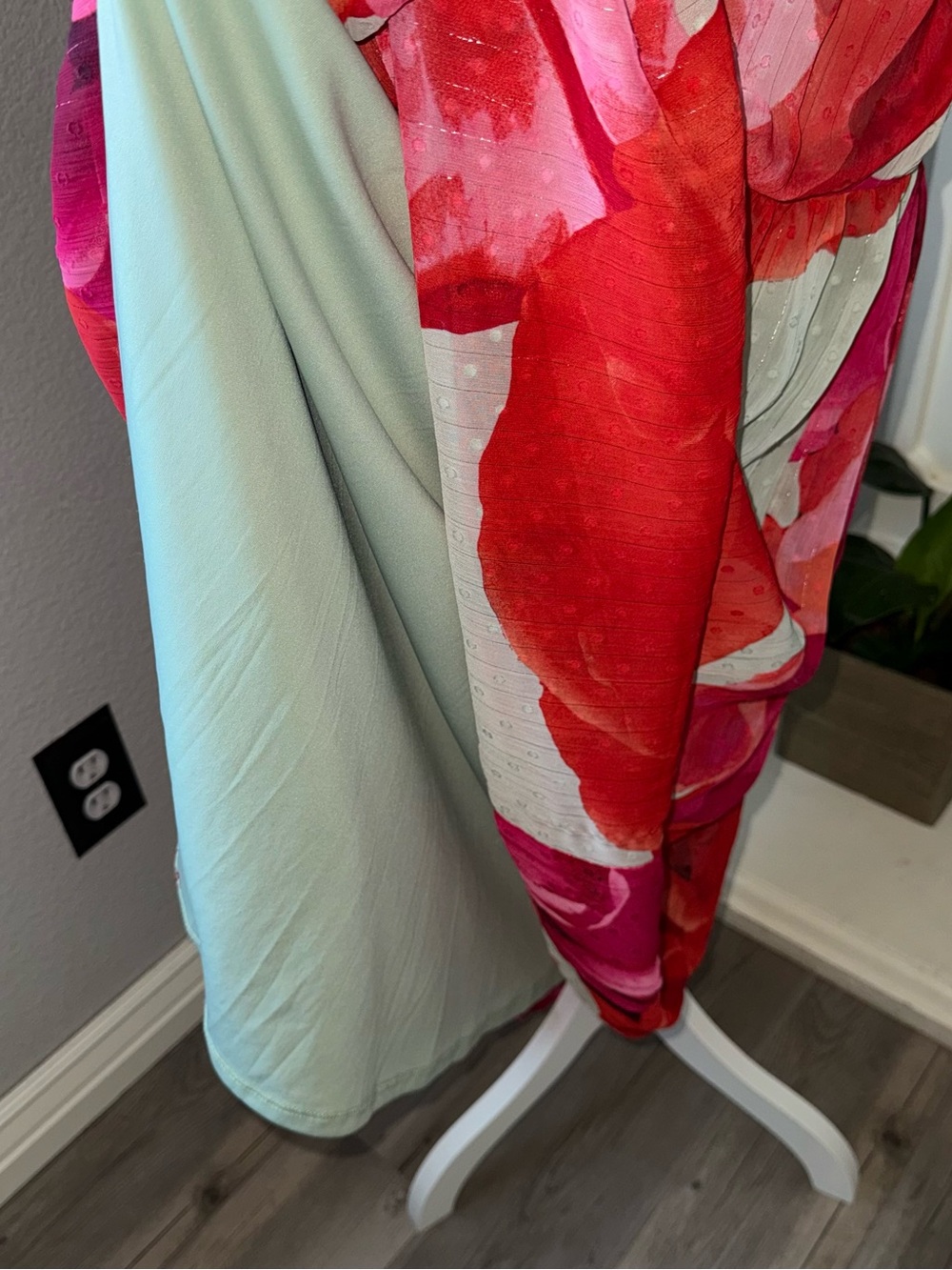 Taylor Floral Chiffon Maxi Dress Size 2 - Picture 6 of 12